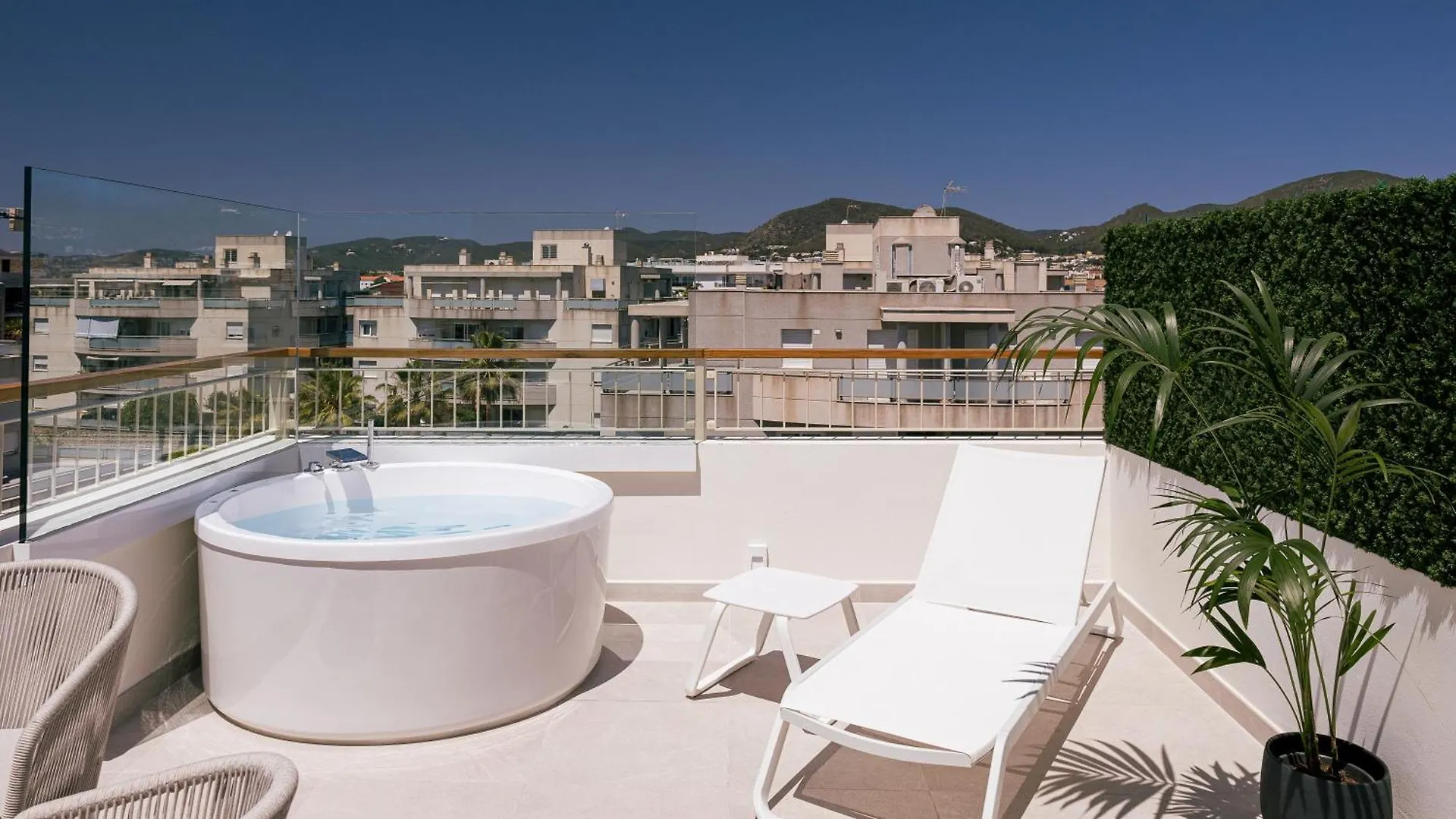 Malacosta Sky Suites - Mc Apartments Ibiza 0*, Ibiza stad