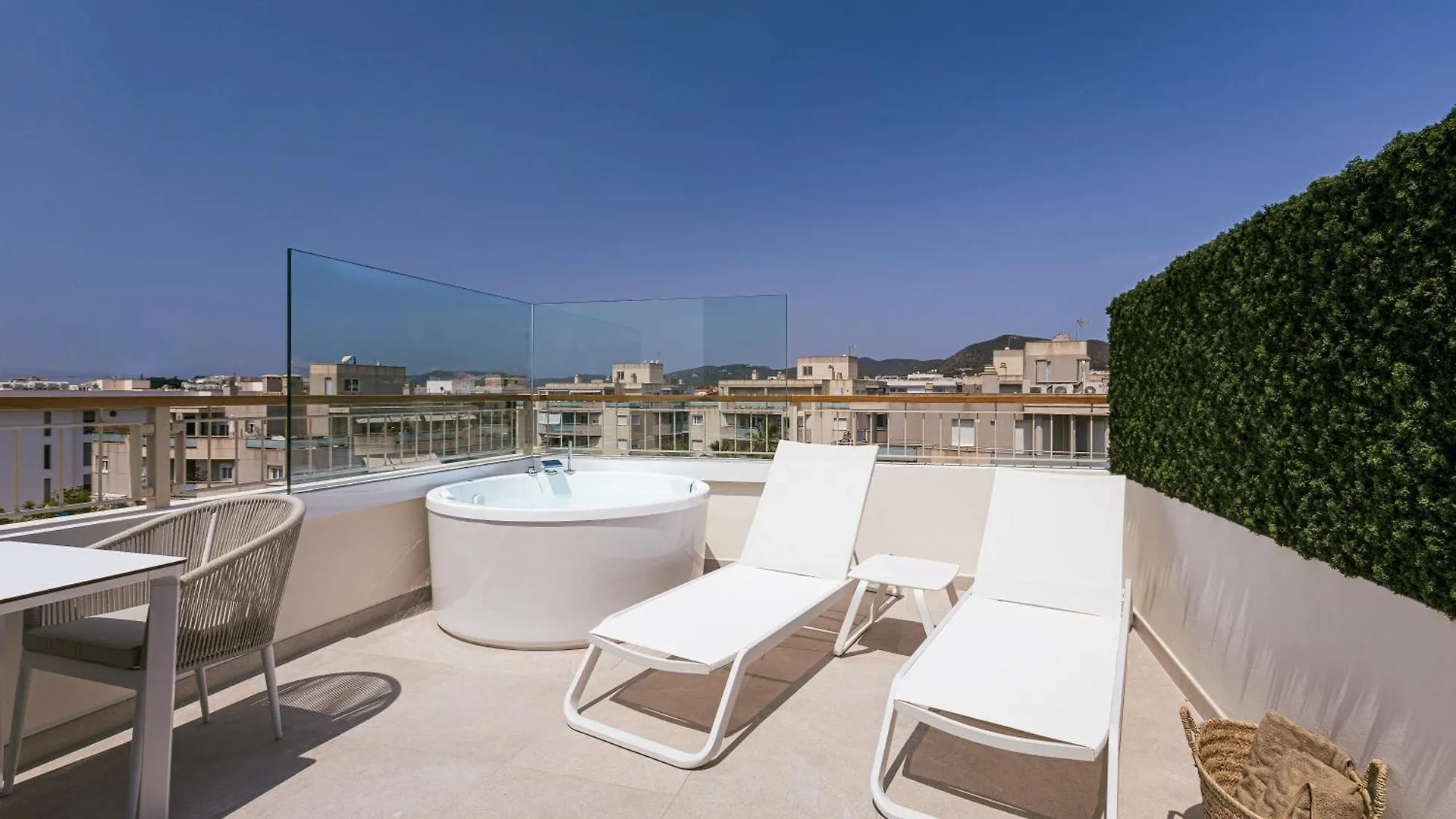 Malacosta Sky Suites - Mc Apartments Ibiza 0*, Ibiza stad