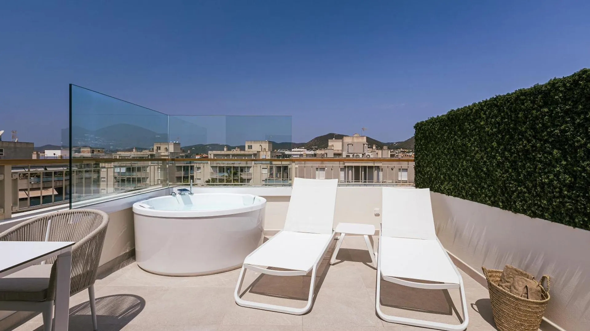 Malacosta Sky Suites - Mc Apartments Ibiza Spanien