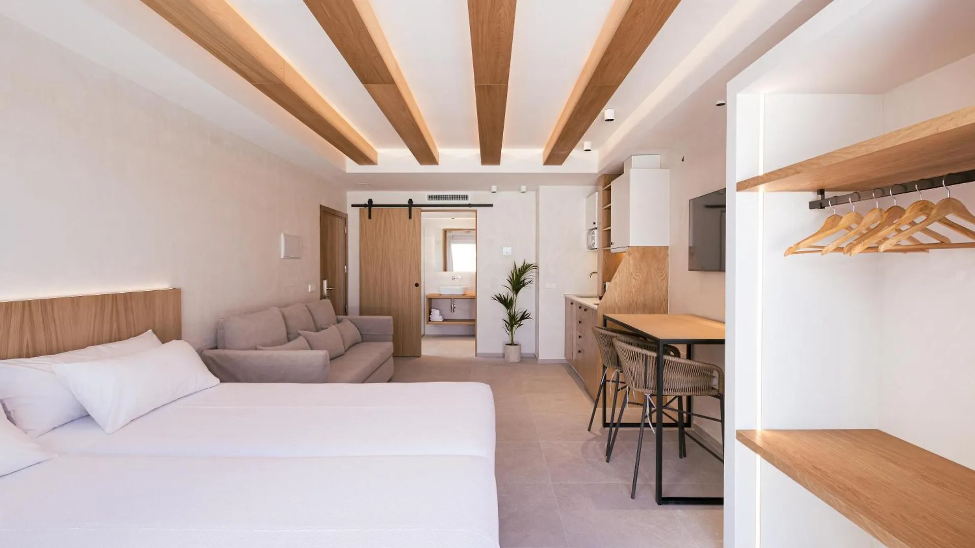 Malacosta Sky Suites - Mc Apartments Ibiza 0*, Ibiza stad
